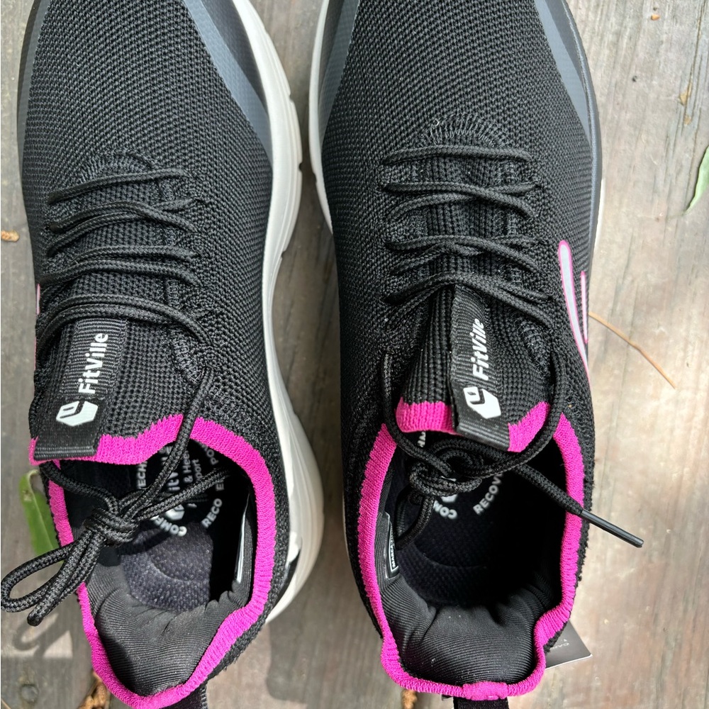 Fitville size 6 wide brand new sneakers
